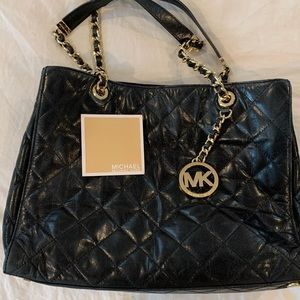 Susannah Quilted Black Michael Kors Shoulder Bag